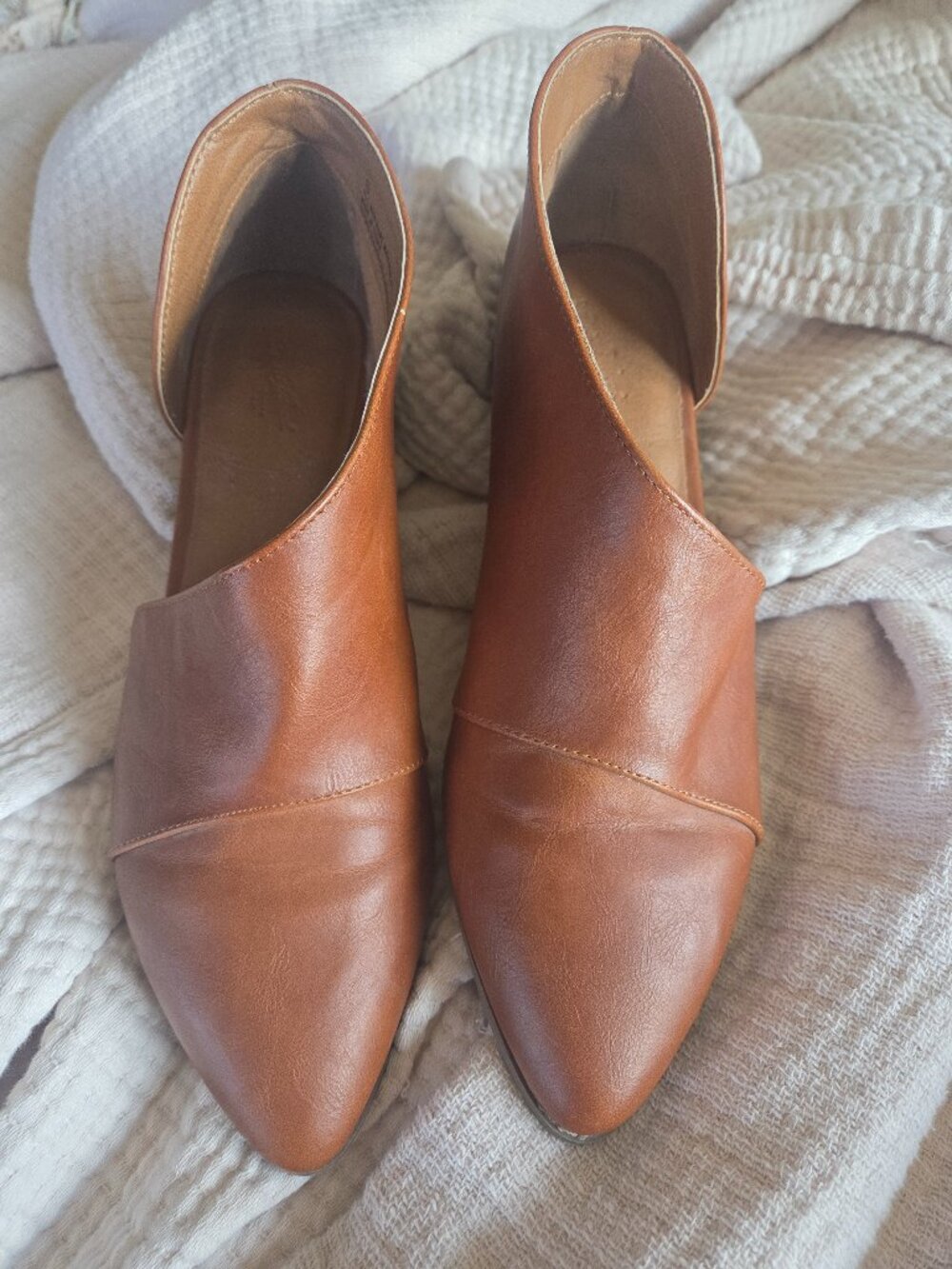 Universal Thread Pointed Toe Slip On Flats